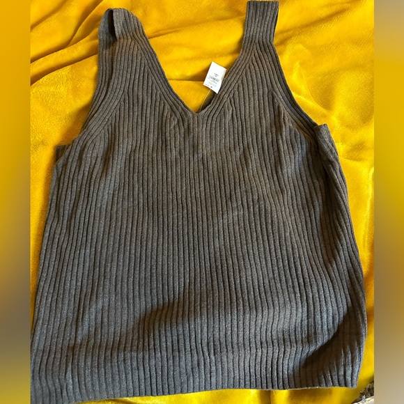 NWT Gap • Cashmere Soft Sweater Tank - Picture 4 of 9